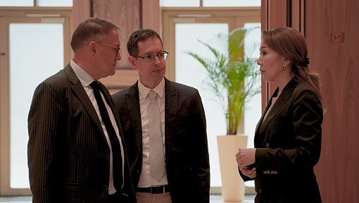 Франция елшісімен кездесу